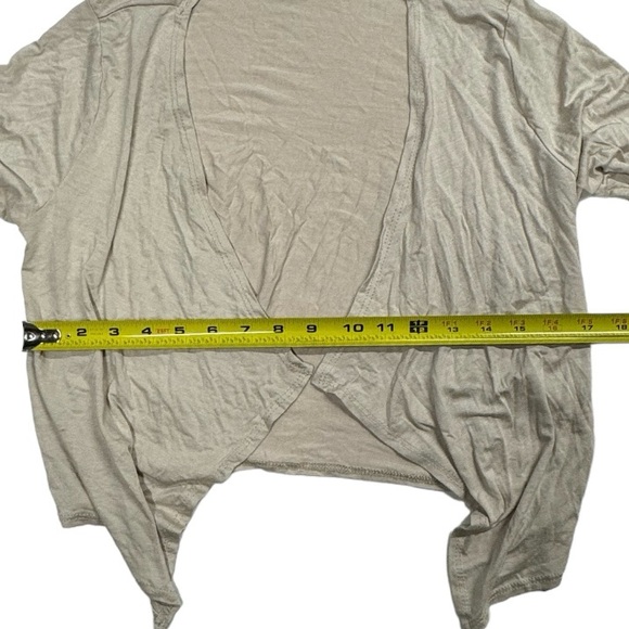 Brit & Bri size medium tan colored light feeling cardigan in great condition! - Picture 6 of 11